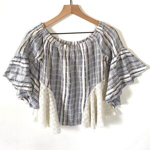 Umgee bell flutter sleeve top with lace accent, S